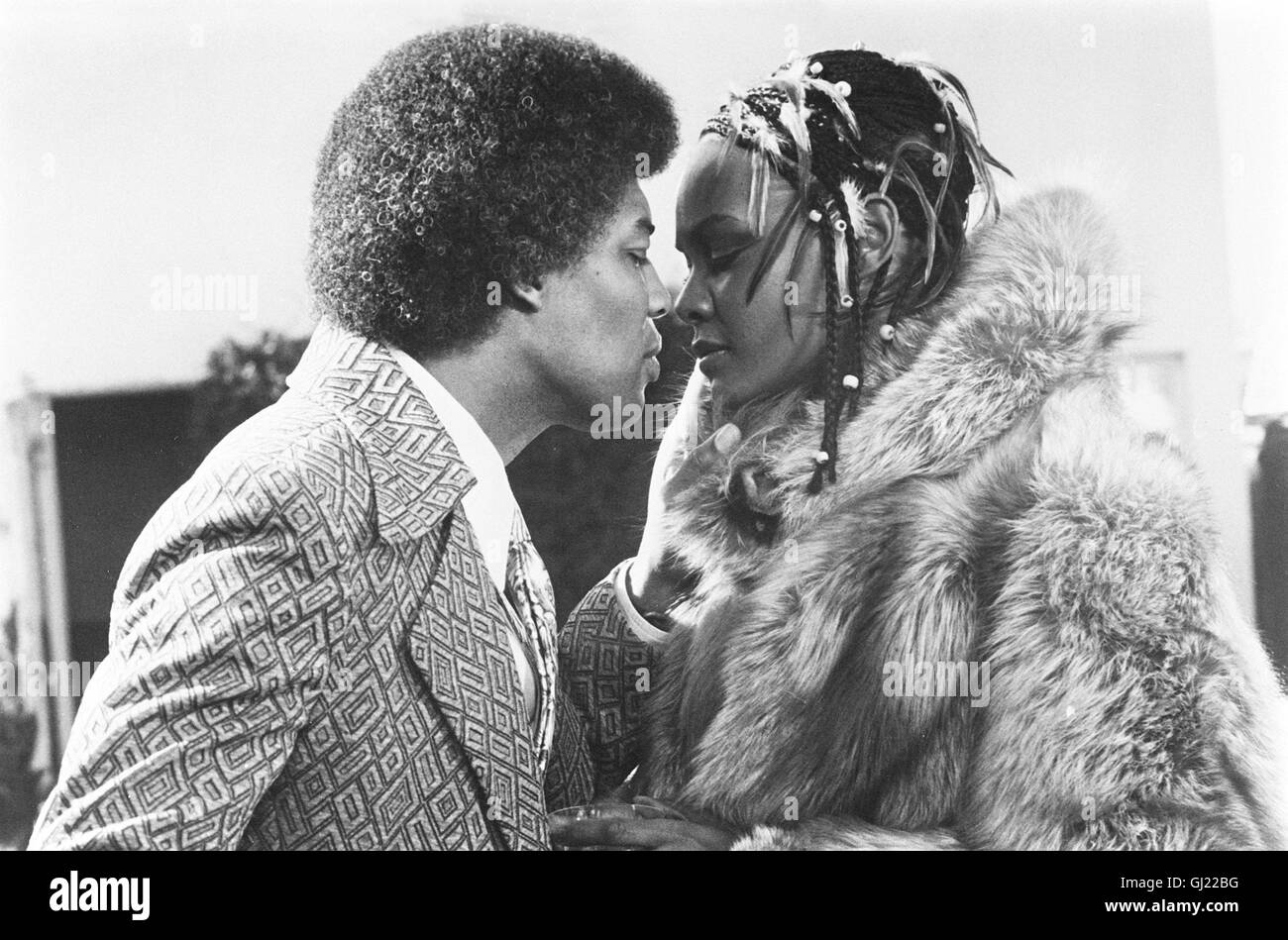 EIN FALL FÜR CLEOPATRA JONES - Cleopatra Jones (TAMARA DOBSON) ist Eine Spezialagentin der internationalen Rauschgiftbekämpfung. Gangsterchefin Mama ist Eine Mörderische Kontrahentin sterben: sterben Drogendealerin wird Kleopatra um Jeden Preis Ausschalten. Doch Cleopatra Und Ihr Freund Reuben (BERNIE CASEY) Liefern der Verbrecherin Einen Gnadenlosen Kampf... Regie: Jack Starrett aka. Cleopatra Jones Stockfoto