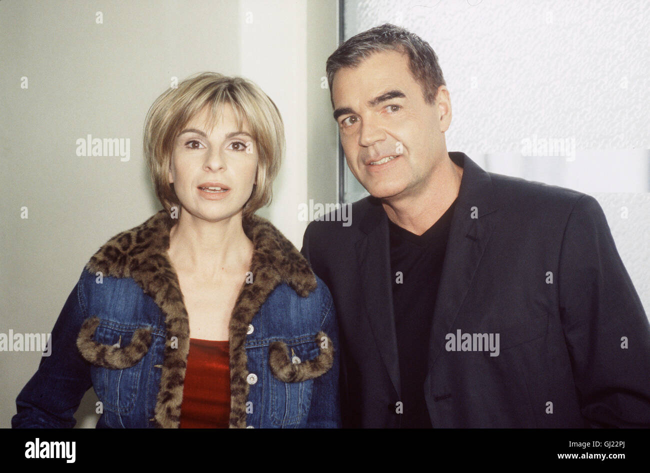 SOMMER UND BOLTEN: GUTE ÄRZTE, KEINE ENGEL - Dr. Sommer (MARIA BACHMANN) und Dr. Bolten (MICHAEL GREILLING) Kümmern Sich Rührend um Höhle Kleinen David, Jugendbuchautorin Vater Bei Einem Autounfall Schwer Verletzt Wurde.  Regie: Julian PÜlsler aka. Mut Stockfoto