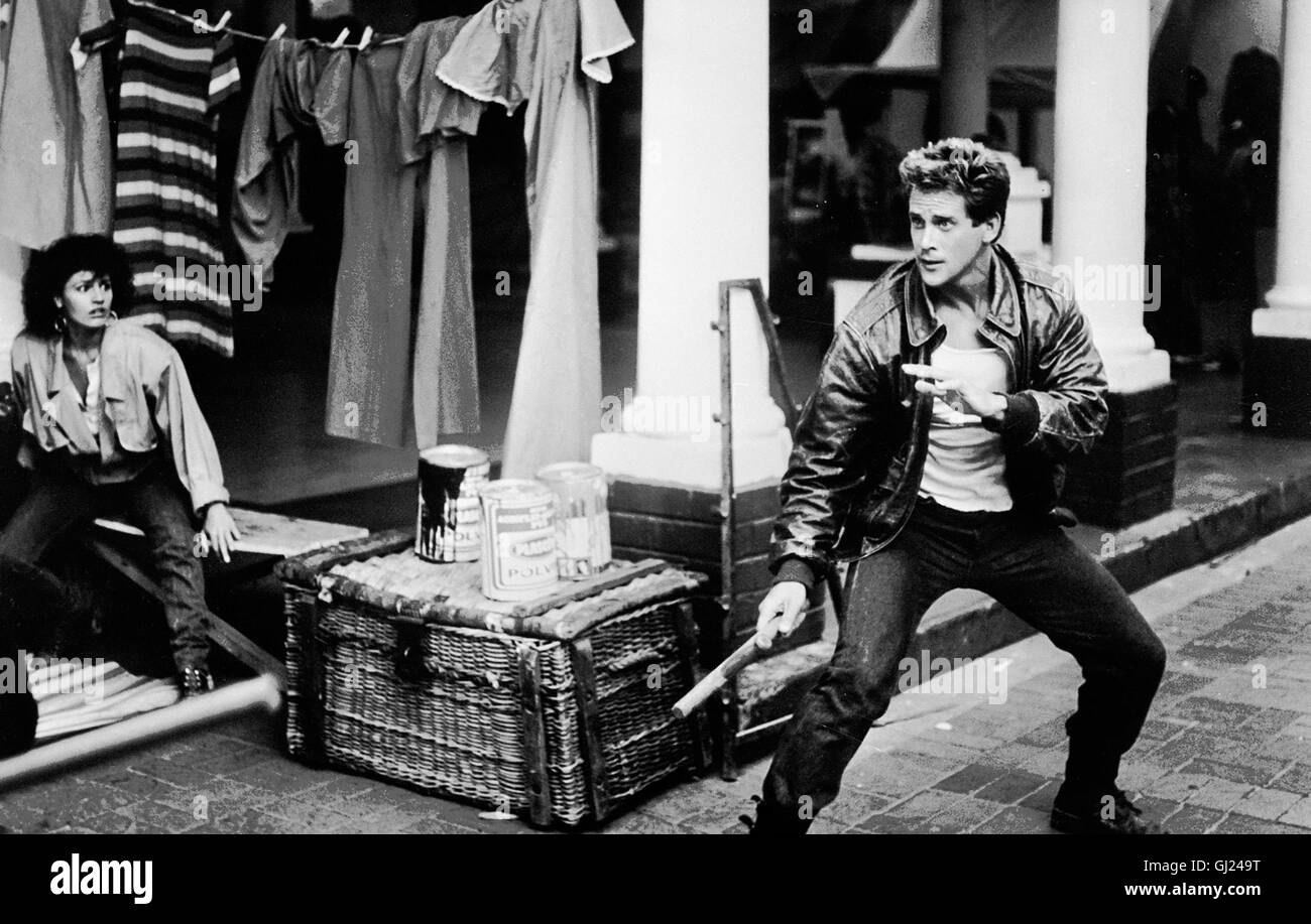 AMERICAN FIGHTER II - DER AUFTRAG-Auf Einer Kleinen Karibikinsel Sollen Joe Armstrong (MICHAEL DUDIKOFF) Und Sein Partner Jackson Das Mysteriöse Verschwinden von Armee-Julius Aufklären. Sie Entdecken, Daß Ein Machtgieriger Drogenhändler Verschwundenen Zu Killermaschinen Umfunktionierte sterben, sterben Völlig Emotionslos Sind Und Keinerlei Schmerzen Mehr Verspüren. Regie: Sam Firstenberg aka. American Fighter 2: Die Konfrontation Stockfoto