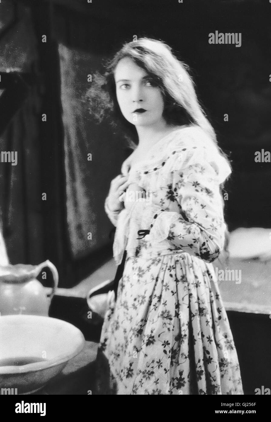 DER WIND der Wind USA 1928 - Victor Sjöström Lilian Gish - Letty Der Bedeutende Stressabbau Stummfilmpionier Victor Sjöström Drehte in Den USA Den Film 'Der Wind'. Es ist seine Eindruckvollste hörten Variante Eines Damals "Typisch Schwedischen" Sujets: der Kampf Isolierter Menschen Mit Einer Feindseligen Natur. Szene Mit LILLIAN GISH in der Hauptrolle der Jungen Letty Mason. Regie: Victor Sjöström aka. Der Wind Stockfoto