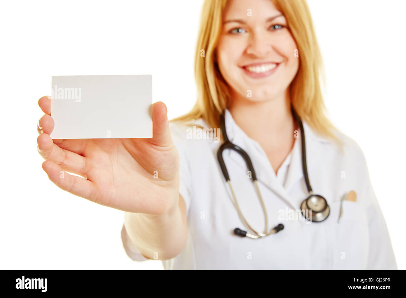 Frau als Arzt hält eine leere Visitenkarte Stockfoto