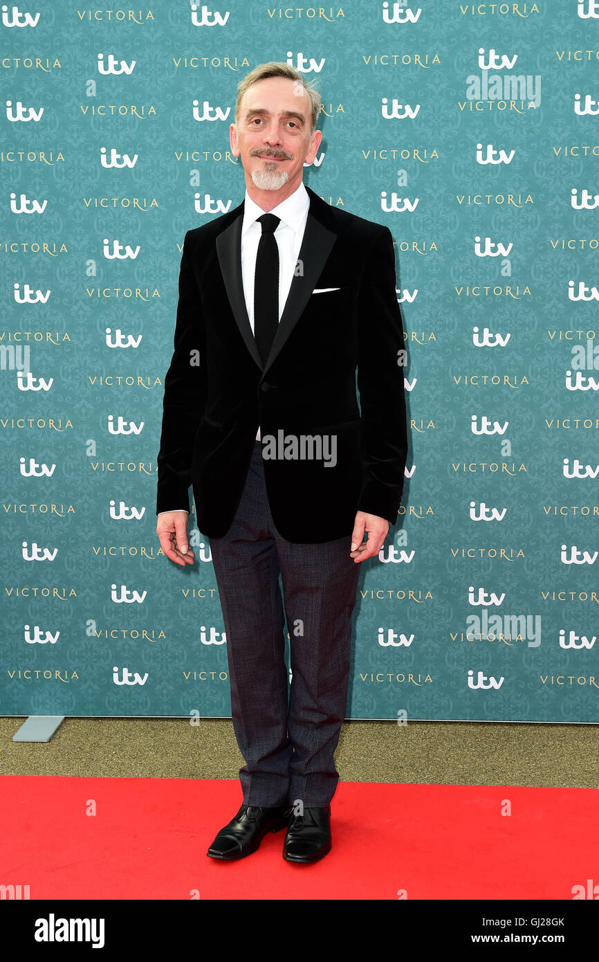 Adrian Schiller Teilnahme an der Welt premiere Screening von ITV Victoria im Kensington Palace, London. Stockfoto