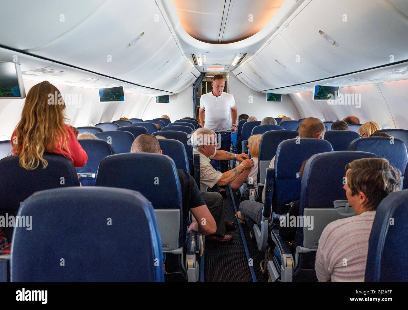 In der Kabine von einem Urlaub Charter Flug Flugzeug Stockfoto