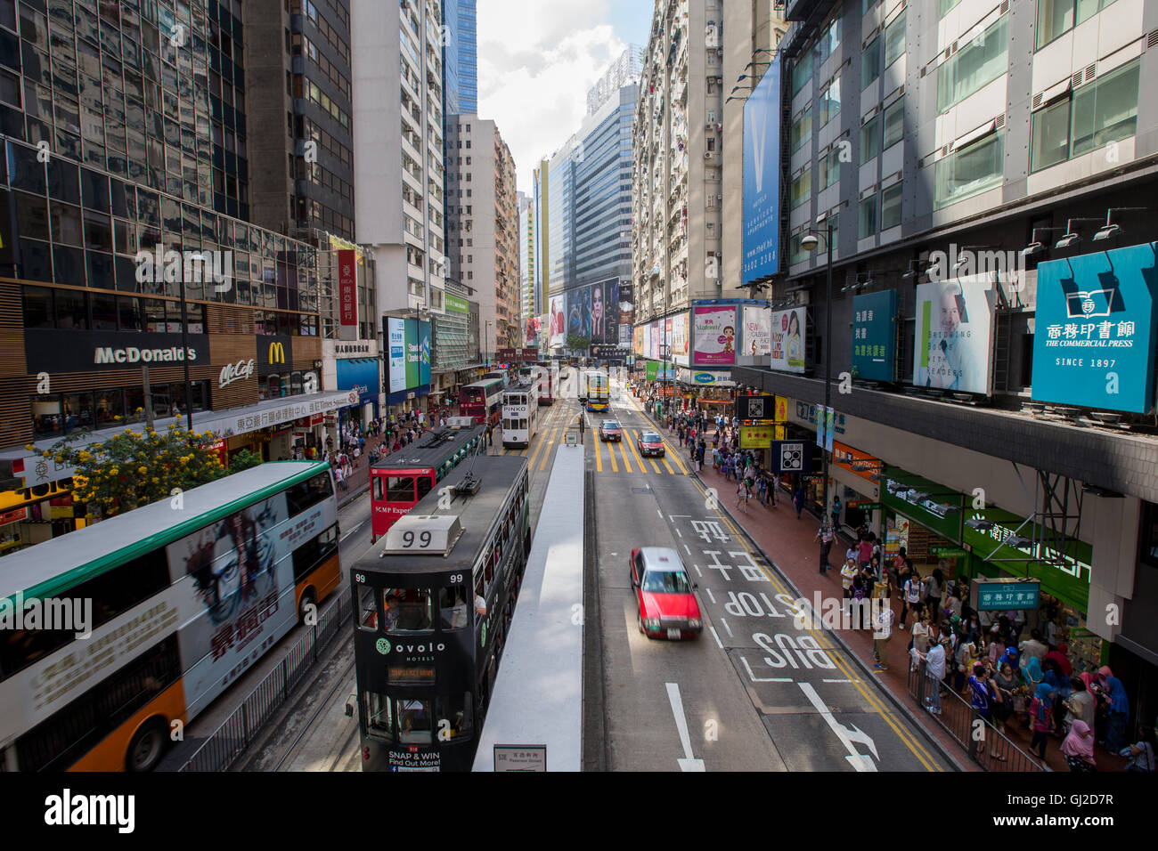 Hong Kong voll Straßenansicht im Einkaufsviertel Stockfoto
