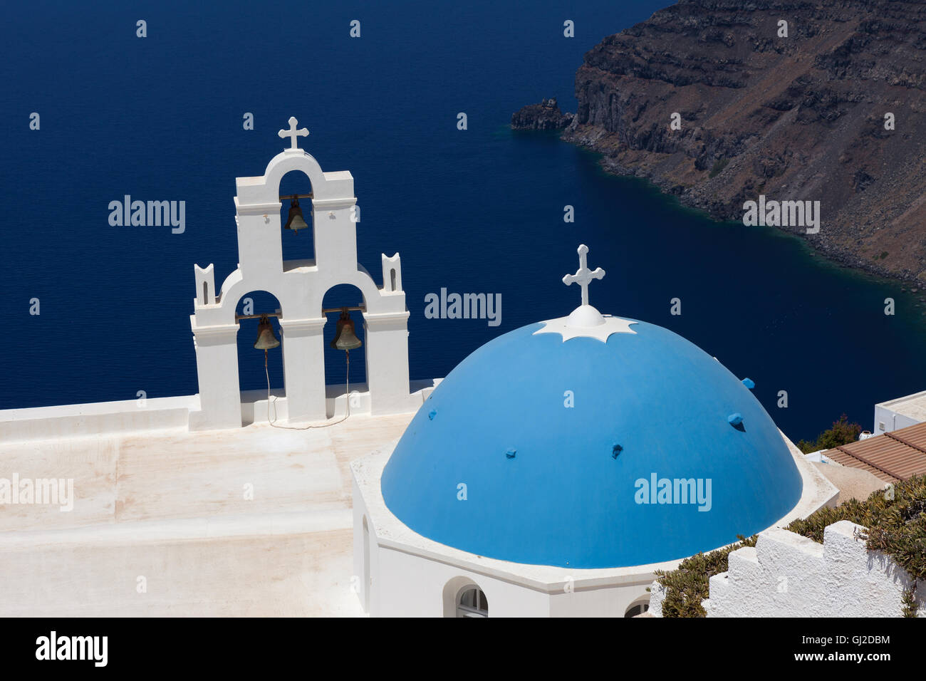 Die drei Glocken von Fira und blauen Kuppel, Santorini ...