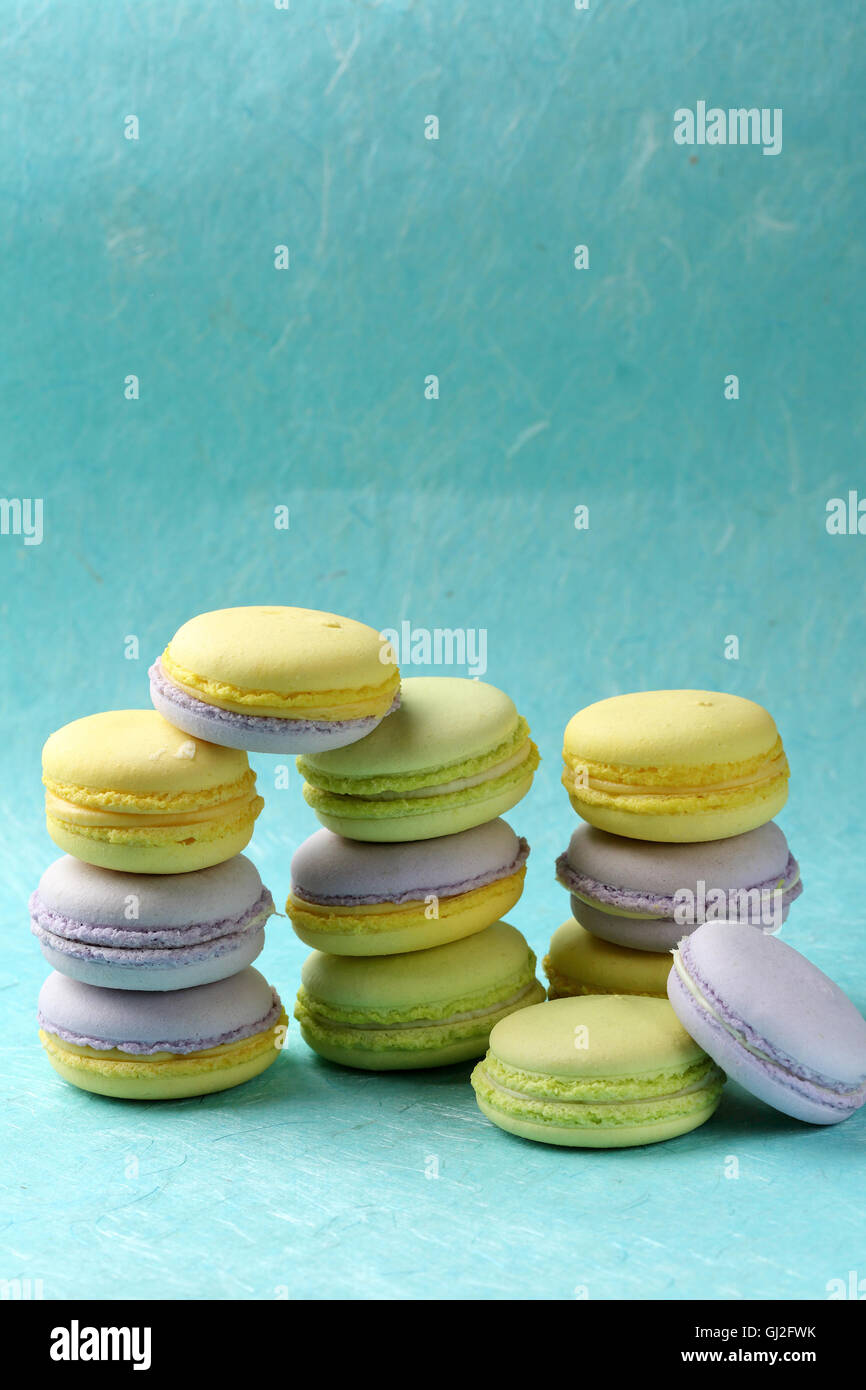 Süße französische Desserts, bunte Makronen closeup Stockfoto