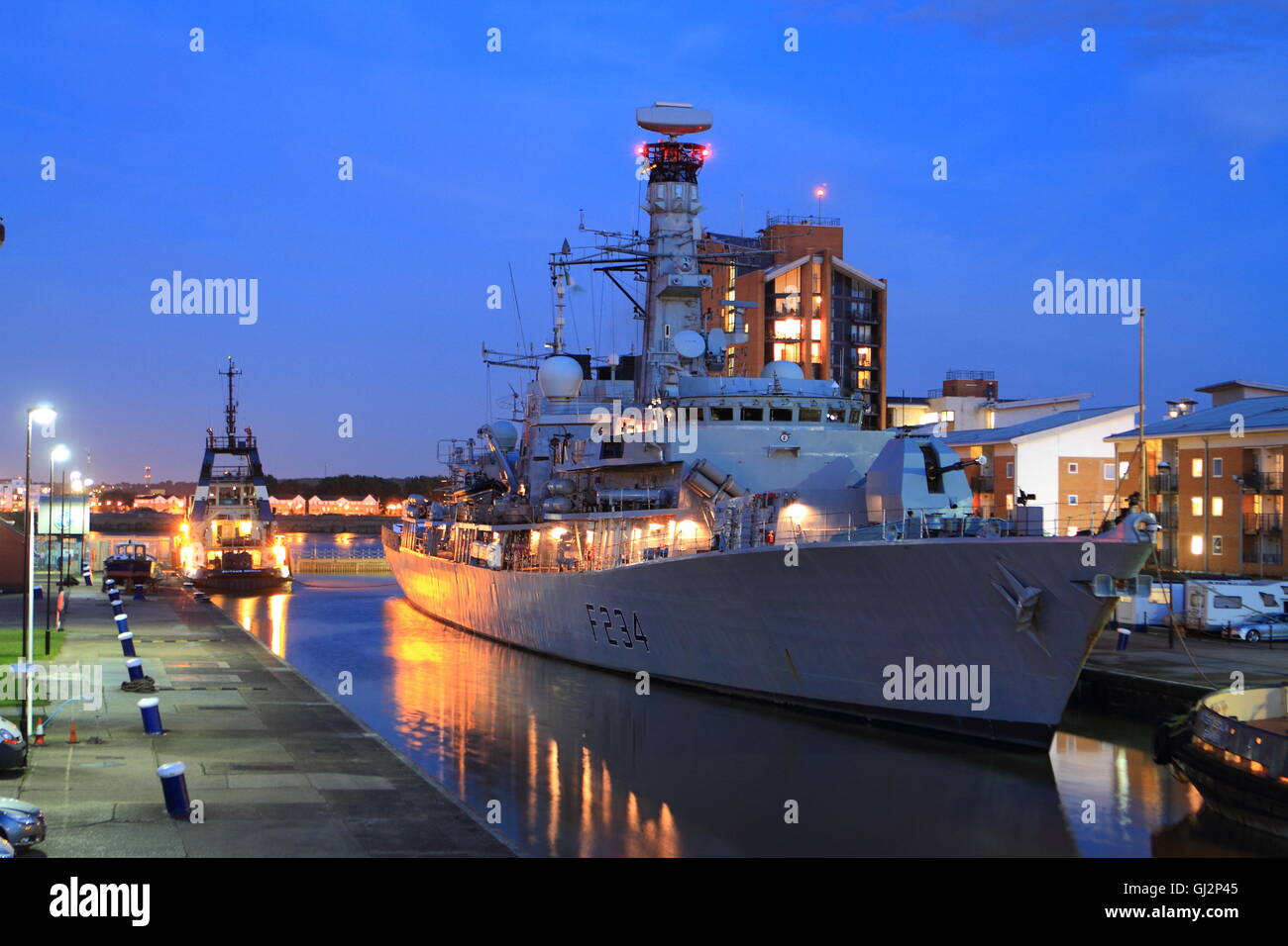 HMS Iron Duke (F234) | Royal Navy ankern in einer East London-Sperre bei einem Besuch in London. Stockfoto