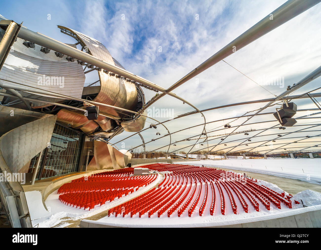 Jay Pritzker Pavilion im Millenium Park, Chicago Illinois. Jay Pritzker Musikpavillon im Schnee im Winter. Stockfoto