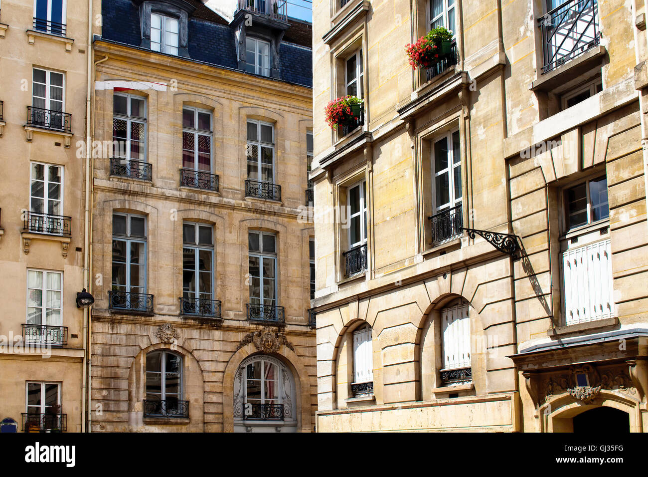 Architektur-Stil von Wohngebäuden in Paris Stockfoto