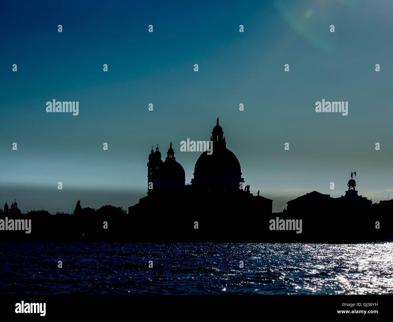 Silhouette von Santa Maria della Salute, Canal Grande, Venedig, Italien. Stockfoto