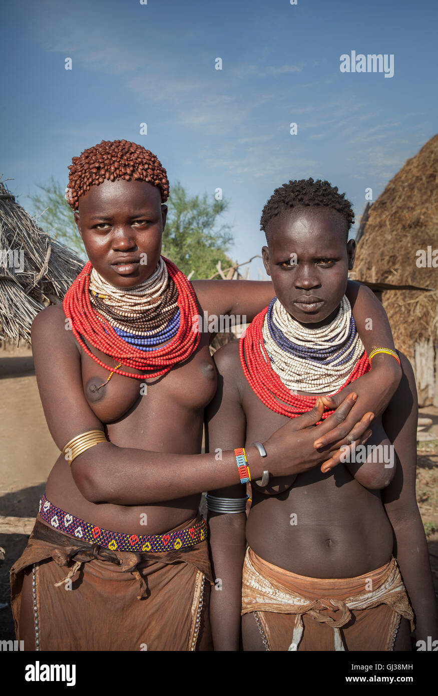 Junge Frauen des Stammes Karo, Omo-Tal, Äthiopien Stockfoto