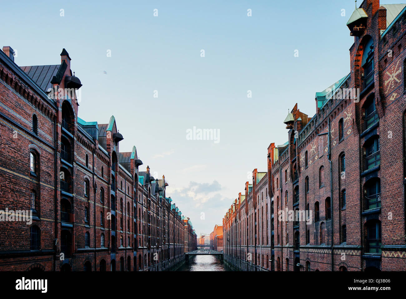 Historische Lagerhäuser und Wasserstraße, Speicherstadt, Hamburg, Deutschland Stockfoto