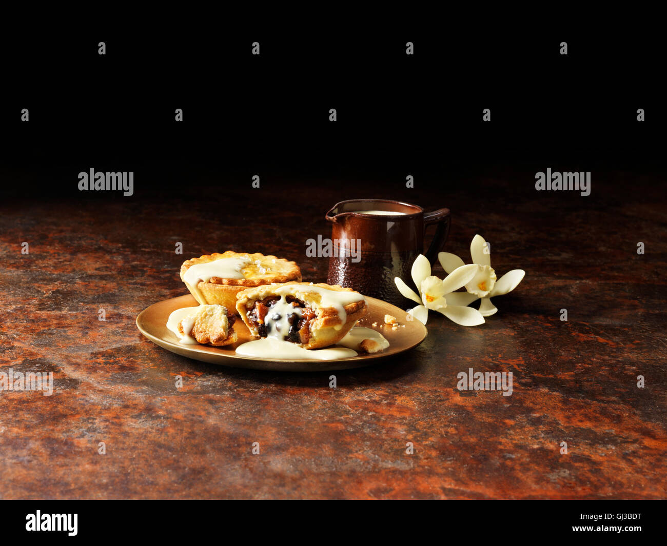 Mince Pies mit Vanille und Armagnac Creme Stockfoto