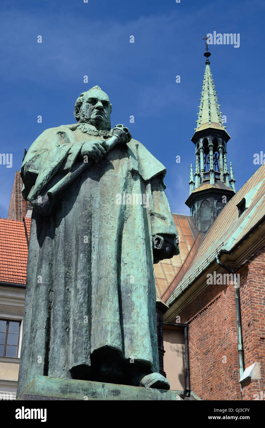 Denkmal der berühmten Wissenschaftler und Professor an der Jagiellonen Universität, Jozef Dietl in Front of St. Francis of Assisi Church in K Stockfoto