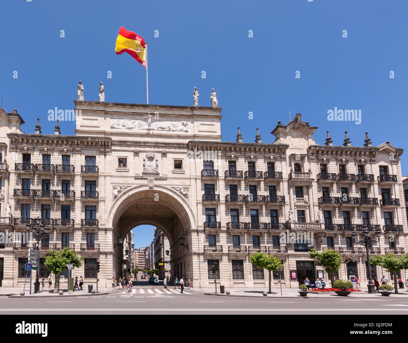 Main, Sitz, Main, Zweig, Büro, von der Bank von Santander, Banco de Santander Fassade. Kantabrien, Spanien, Europa, Europäischen, Stockfoto
