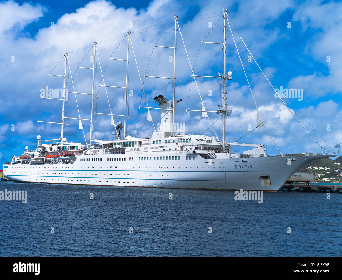 dh Wind Surf CRUISE LINER Karibik segeln Schiff Kreuzfahrtschiff im Hafen Kreuzfahrt Segelboot Windstar groß Stockfoto