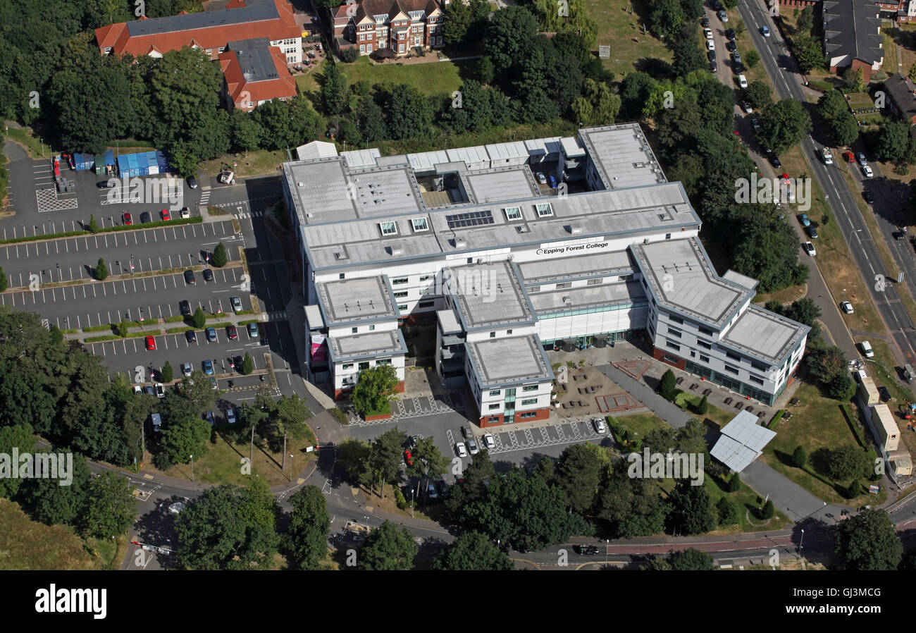 Luftaufnahme des Epping Forest 6. Form College in Essex, Großbritannien Stockfoto