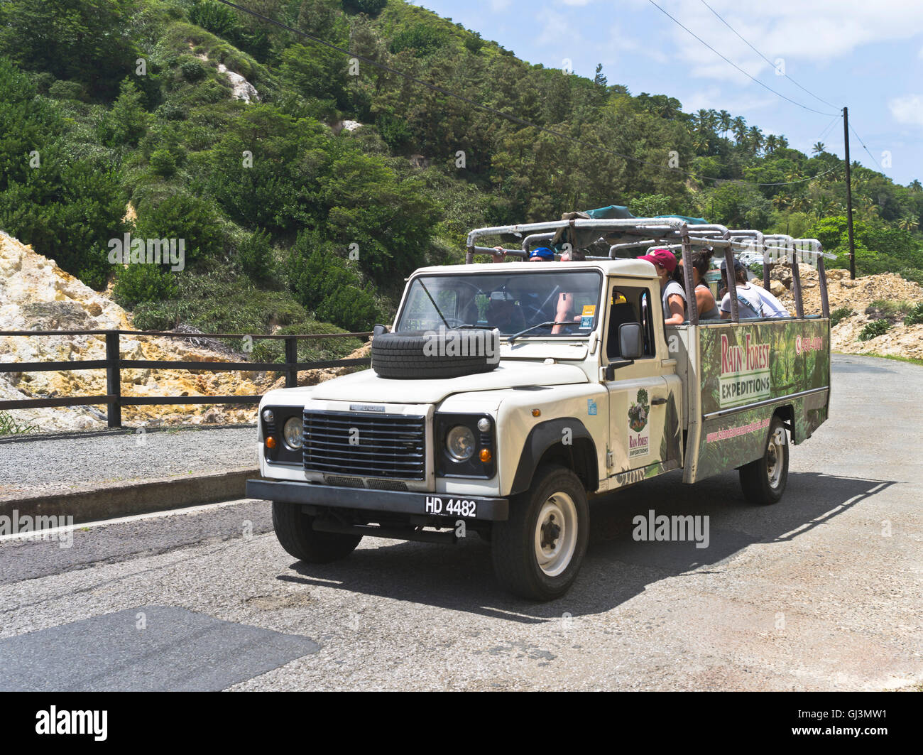 dh Sulphur Springs ST LUCIA Karibik Landrover Defender Tourist minibus Stockfoto