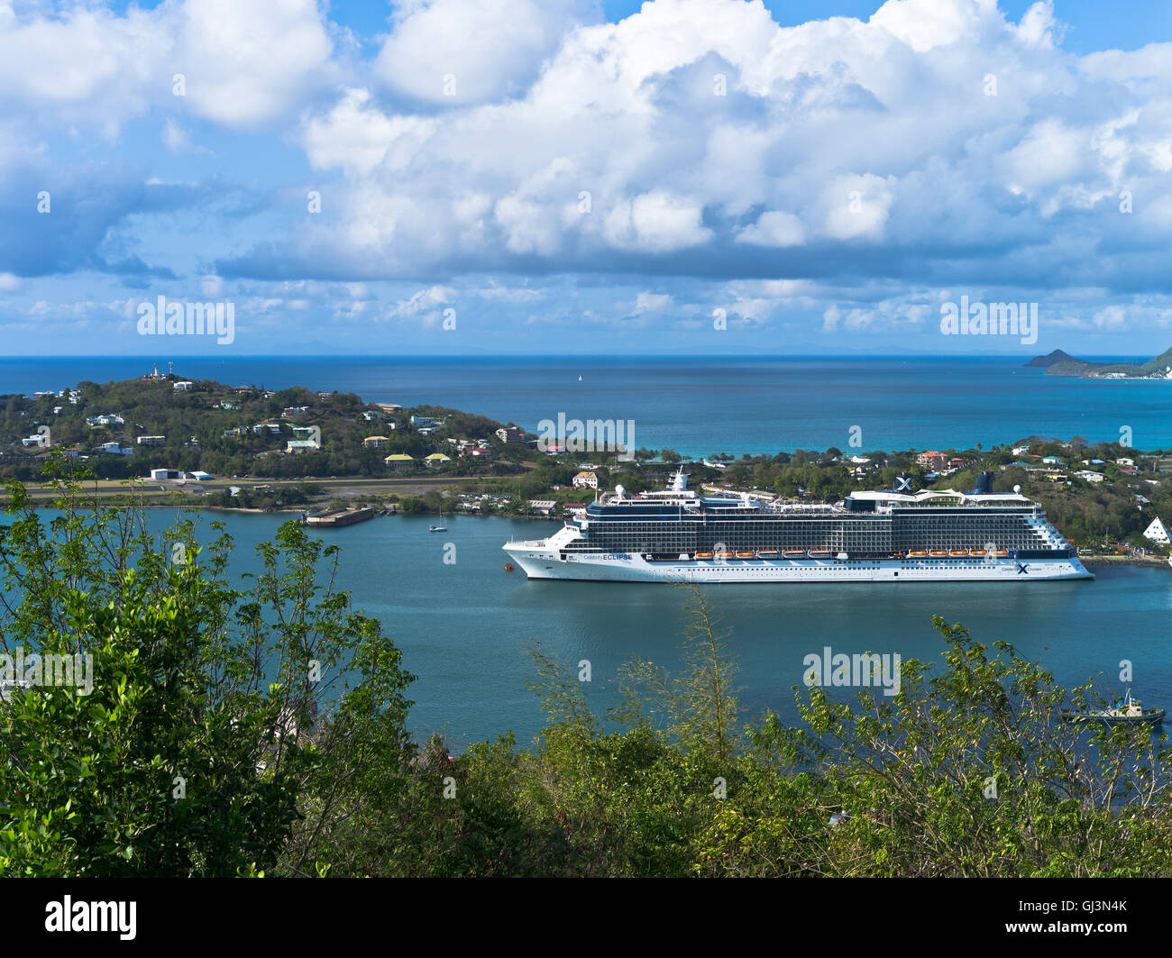 dh Castries St. LUCIA Karibik Suche Ansicht Kreuzfahrtschiff Celebrity X Eclipse im karibischen Hafen Stockfoto