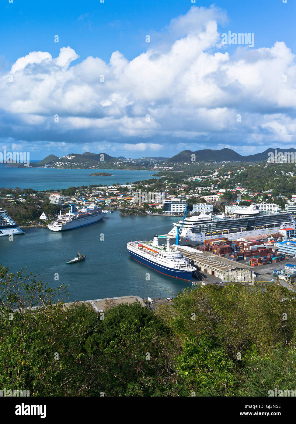 dh Castries St. LUCIA Karibik Suche Ansicht CMV Marco Polo im karibischen Hafen Stockfoto