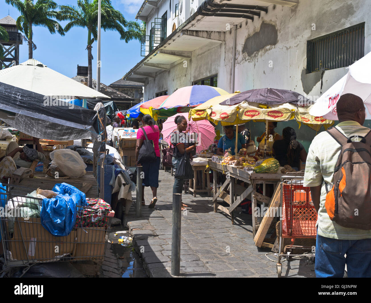 dh Kingstown ST VINCENT KARIBIK Lokale karibische Menschen Straßenmarkt Place grenadines Life Marketplace Stände Stockfoto