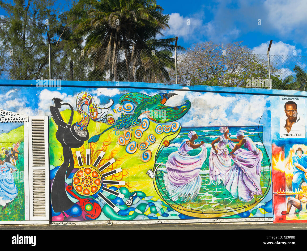 dh Scarborough TOBAGO KARIBIK farbenfrohe Kultur gemalt Storytelling Wandmalereien Kunstwerke Wandgemälde im Freien Malerei Kunst im Freien Straße Stockfoto