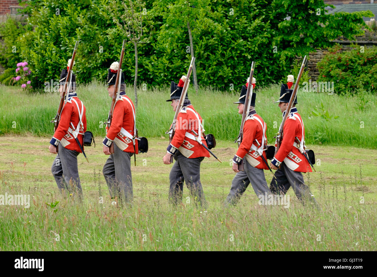 Re-Enactment Soldaten im roten Kittel Stockfoto