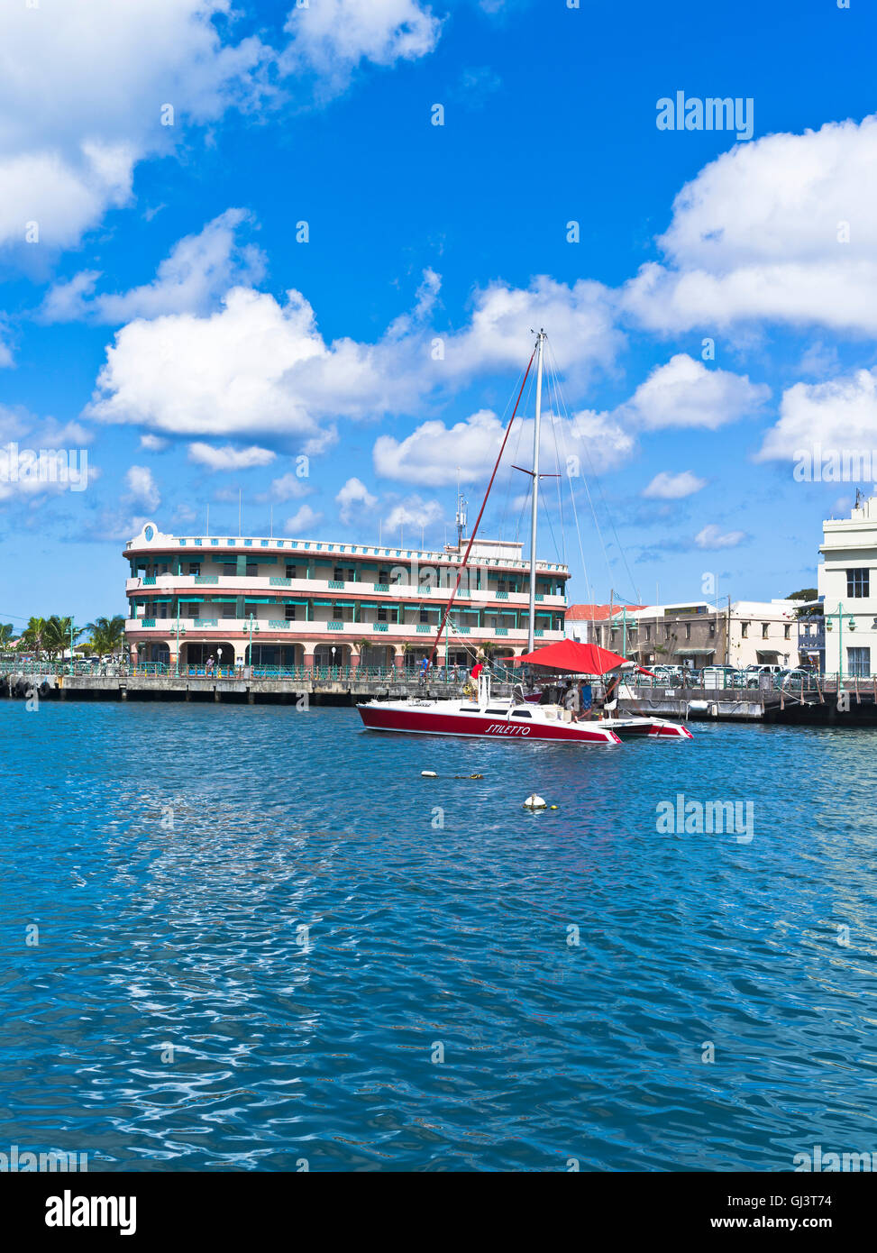 dh Bridgetown BARBADOS CARIBBEAN Careenage Ankerplatz Katamaran Yacht Segeln Hafen Stockfoto