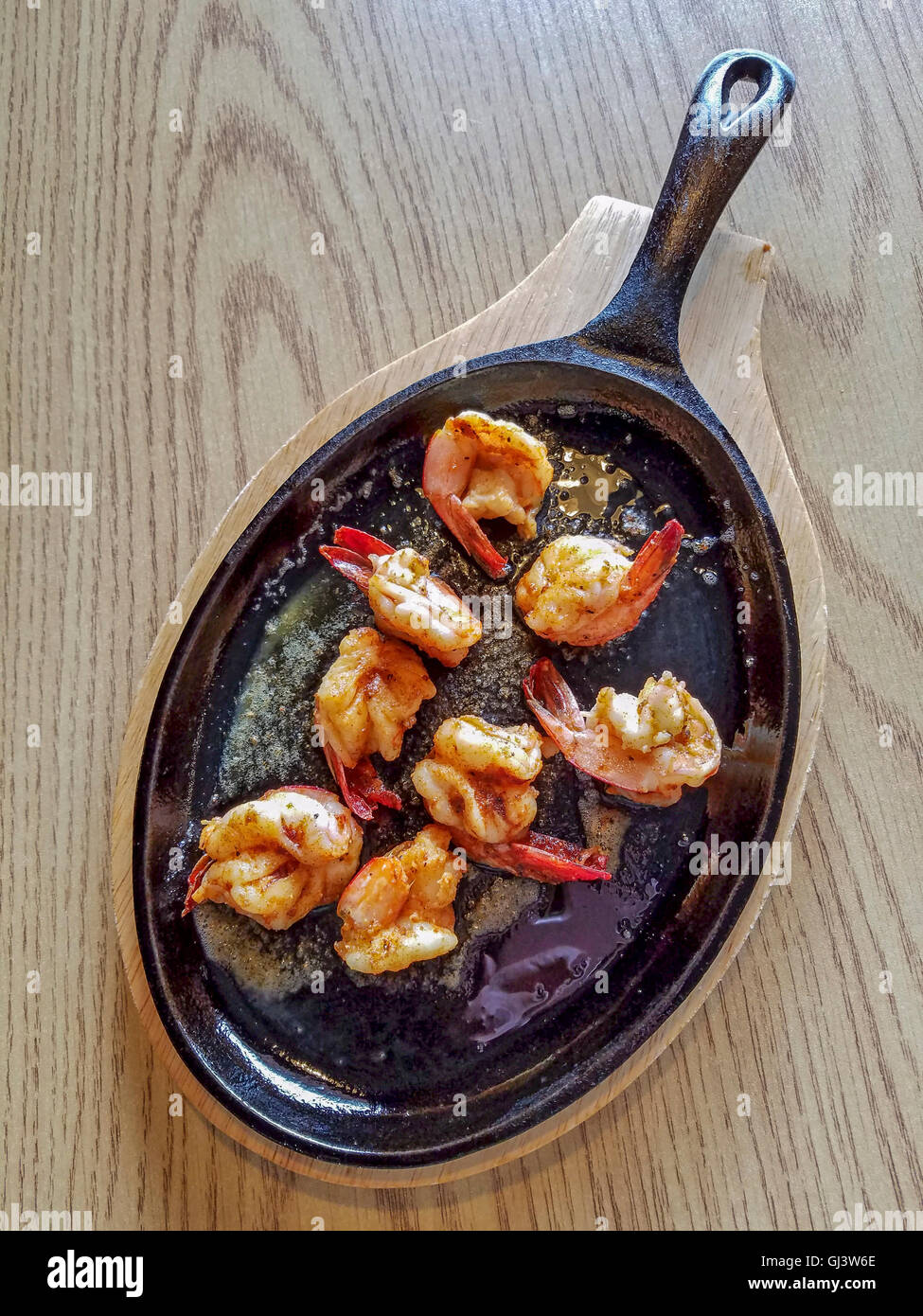 Gegrillte Garnelen gekocht mit Cajun-Gewürzen in Lake Charles, Louisiana. Stockfoto