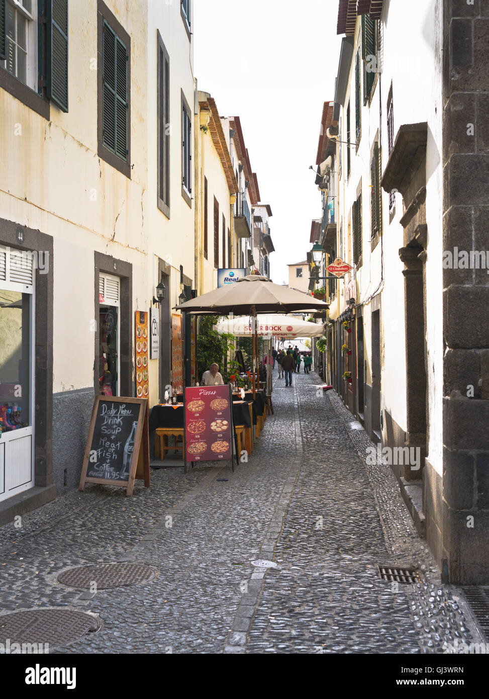 dh Rua de Santa Maria FUNCHAL MADEIRA Madeira Cafe Restaurant In Alley Street portugal Backstreet Cafés Stockfoto