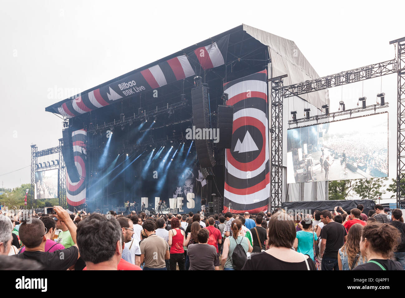 Indie-Musik-Fans auf Bilbao BBK 3-tägige Musikfestival veranstaltet jährlich im Juli, Baskenland, Spanien. Stockfoto