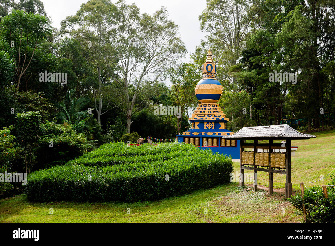 Die World Peace Stupa im Kristall und Shambhala Schlossgarten, in der Nähe von Byron Bay. Stockfoto