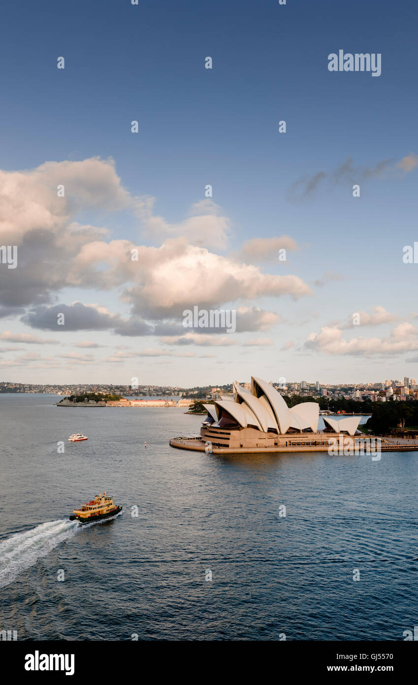 Sydney Opera House im Hafen von Sydney. Stockfoto