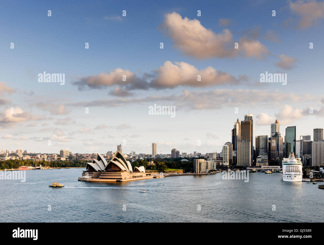 Sydney Opera House im Hafen von Sydney. Stockfoto