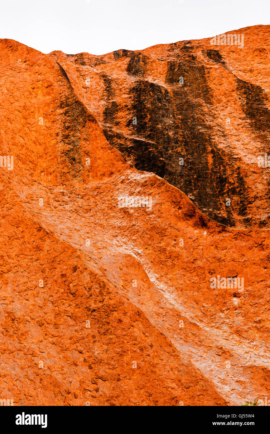 Detailansicht des Uluru im Uluru-Kata Tjuta National Park. Stockfoto