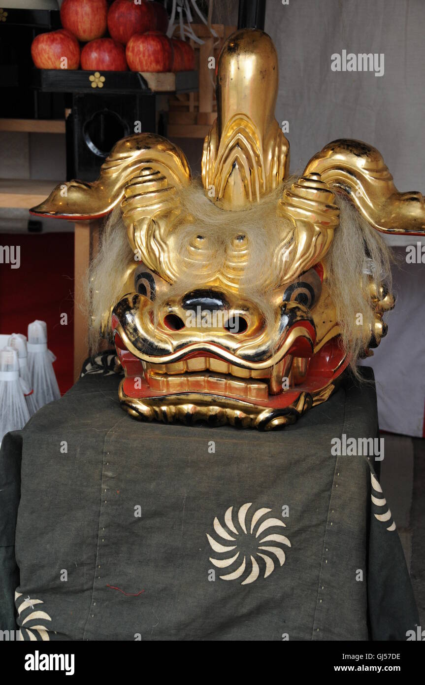 Golden gemalten Holzkopf des chinesischen Drachens für Volksfest Stockfoto