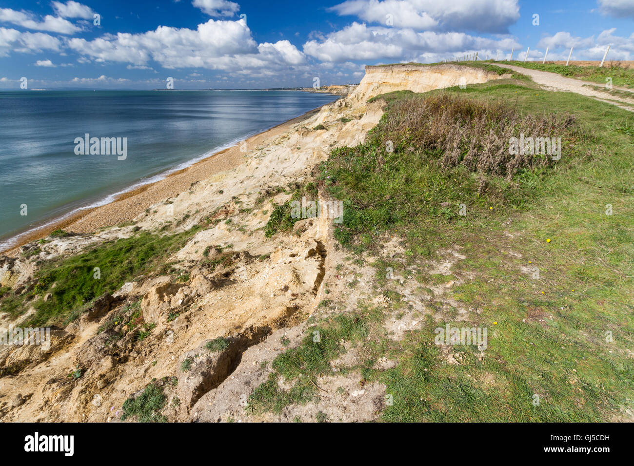 Niedrige Sandsteinfelsen, Taddiford Lücke, Milford am Meer, Hampshire, England, Vereinigtes Königreich, mit Blick auf Christchurch und Bournem Stockfoto