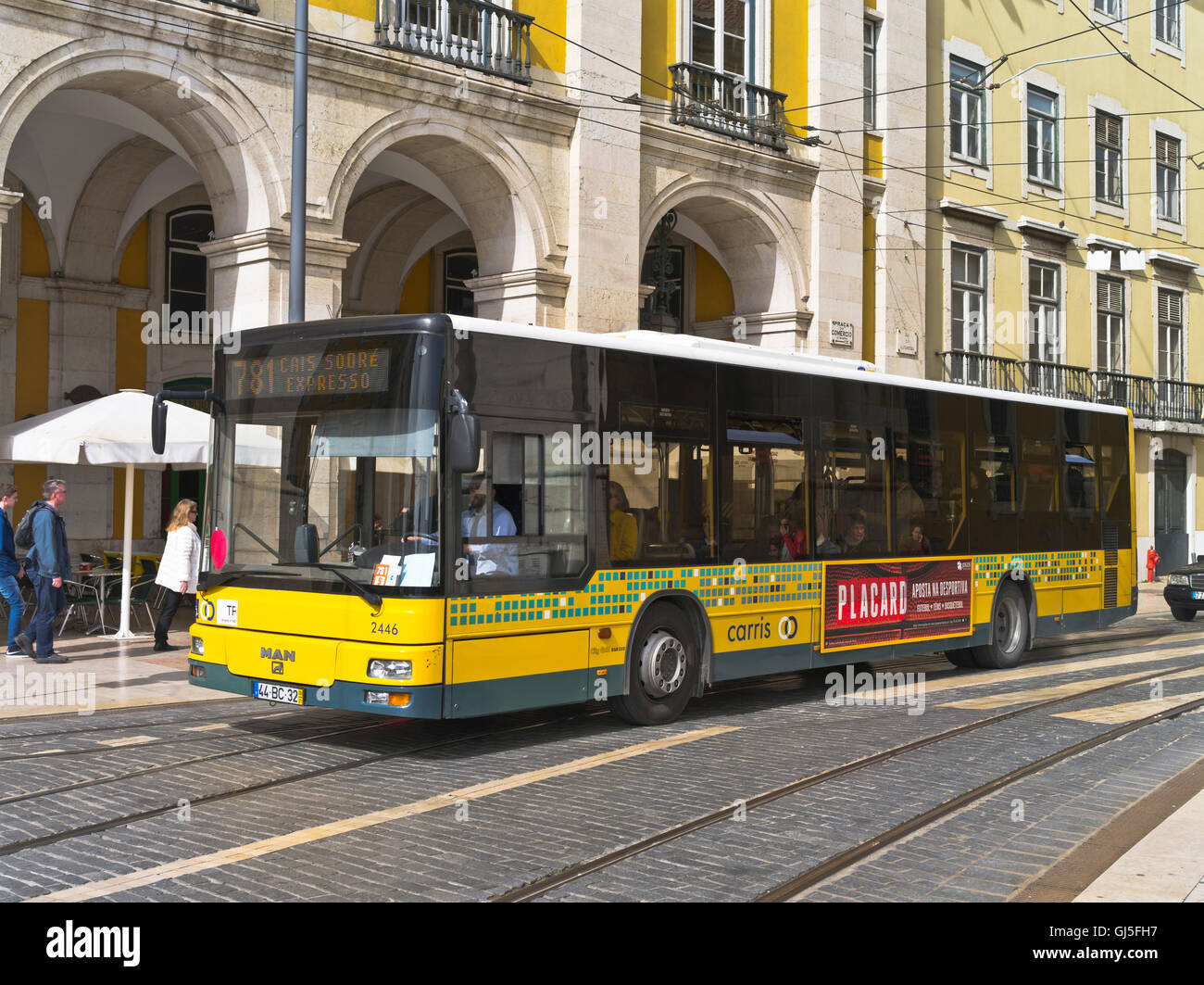 dh Praca Comercio Lissabon PORTUGAL Lissabon Stadt Singledecker Transport Bus einzelne Decker Busse Stockfoto