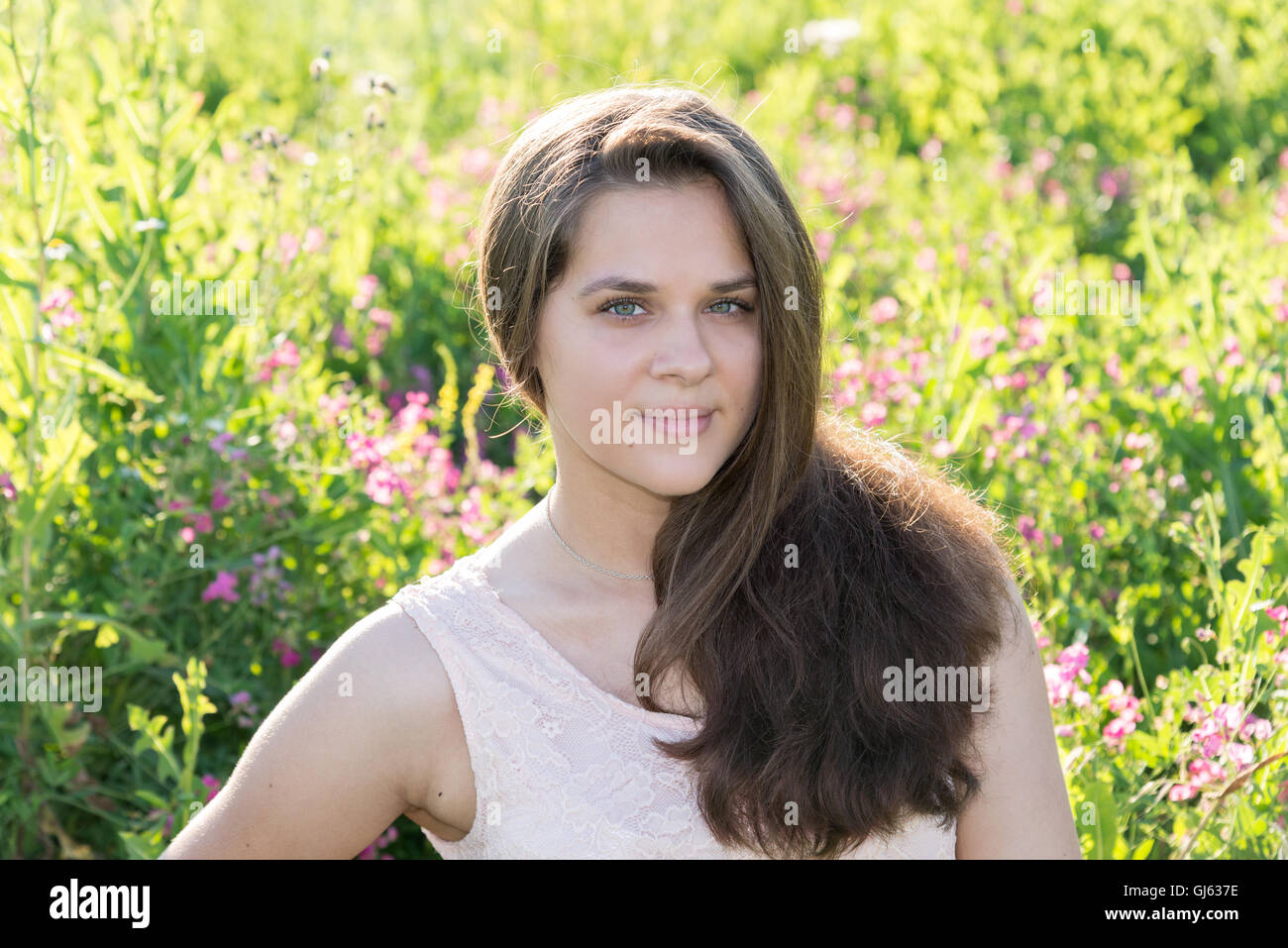 Hübsch 16 jahre -Fotos und -Bildmaterial in hoher Auflösung – Alamy