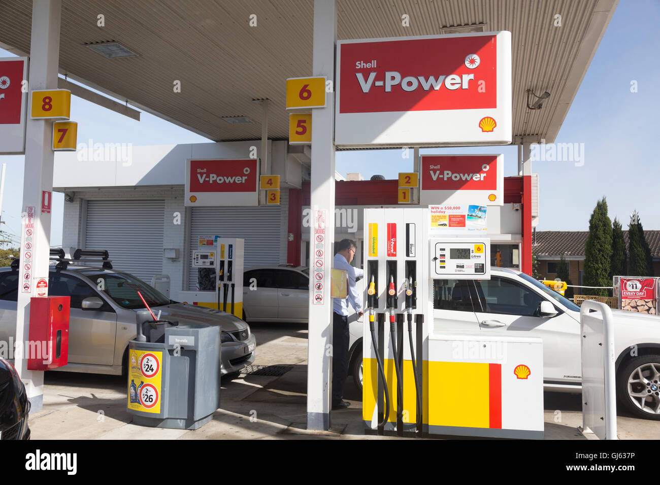 Shell und Coles express Tankstelle auf dem pacific Highway in North Sydney, Australien Stockfoto