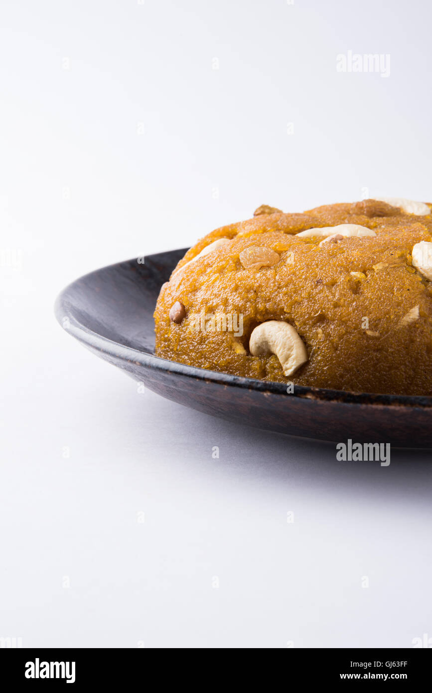 Moong Dal Halwa - eine Süßspeise aus Indien, Accessoires...auch Sweet Halwa hergestellt aus Moong Dal, Moong dal süße Sheera in reines Ghee gekocht Stockfoto