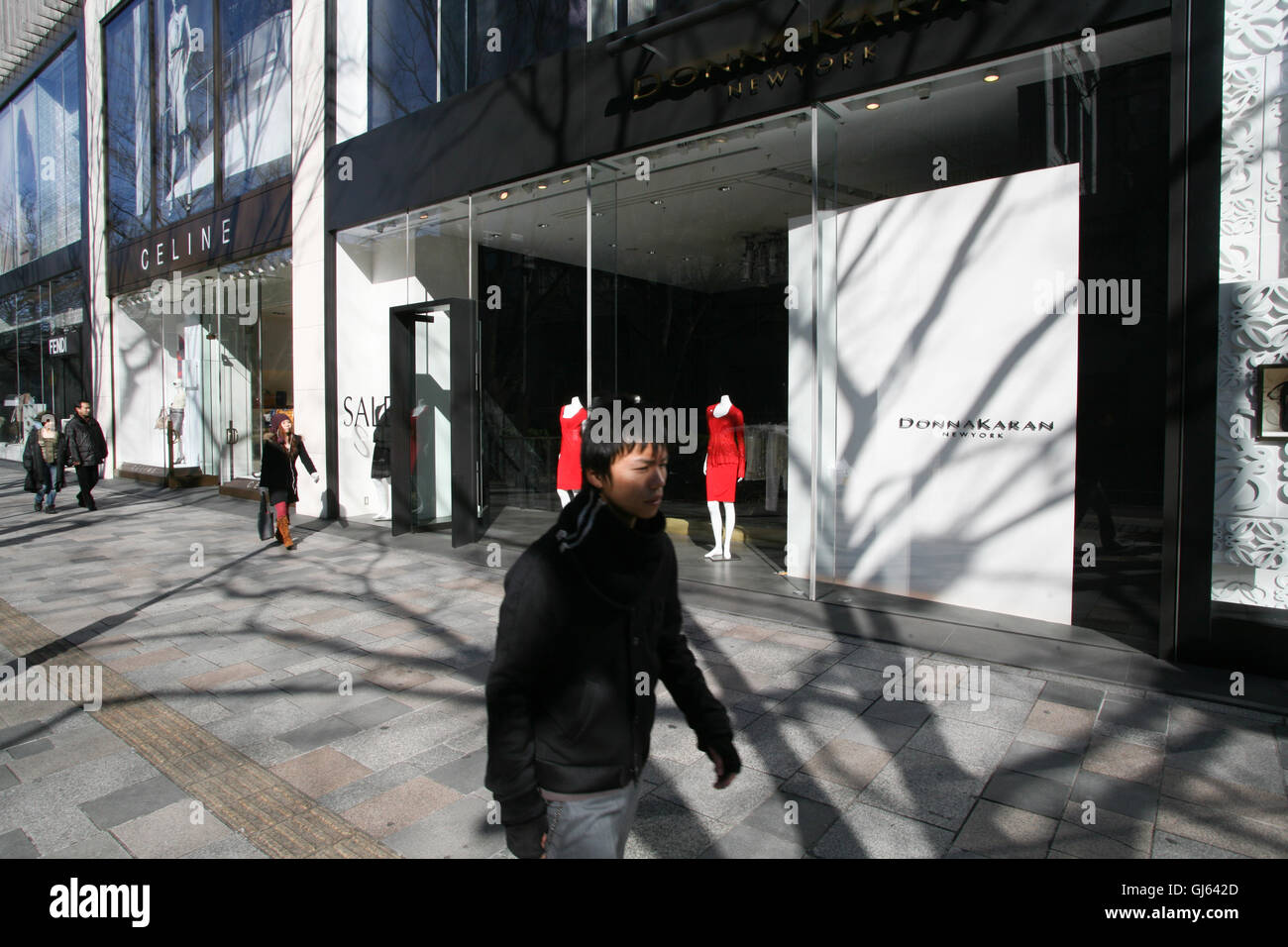 "Ein Omotesando" (2003) durch Architekten Kengo Kuma. Diese Buiding Häuser Luxus Marke Flagship-stores Fendi, Celine, Donna Karan New Stockfoto