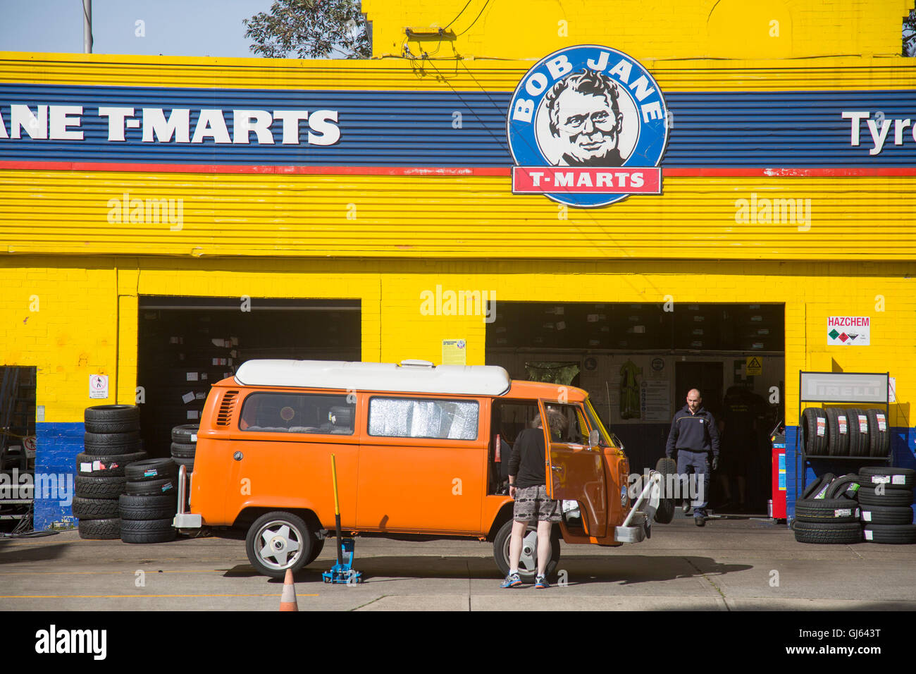 VWKombiCampervan in einer SydneyAutoGarage reparieren Shop, Bob