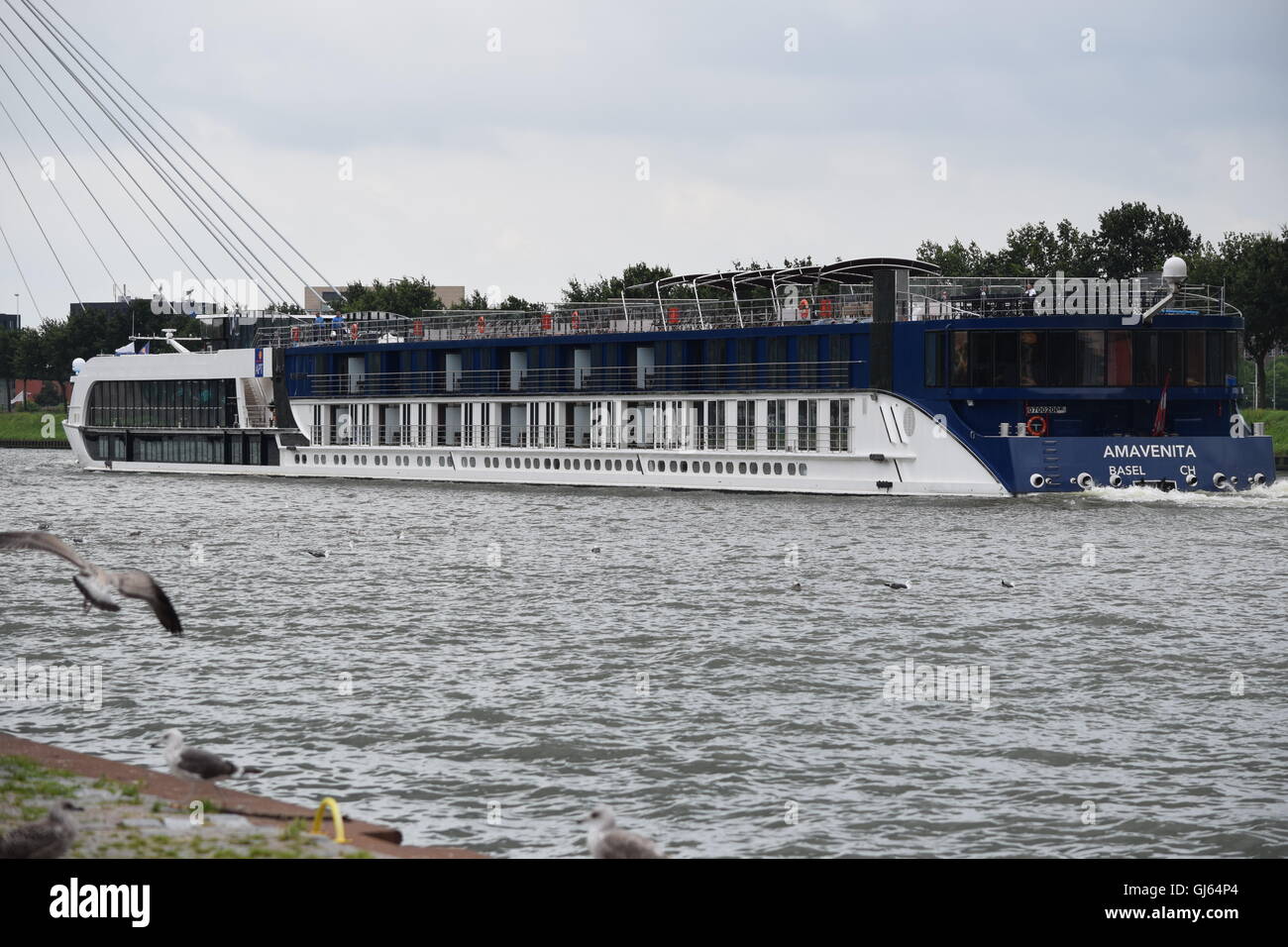 Passagier-Boot auf dem Fluss in Utrecht, Niederlande Stockfoto