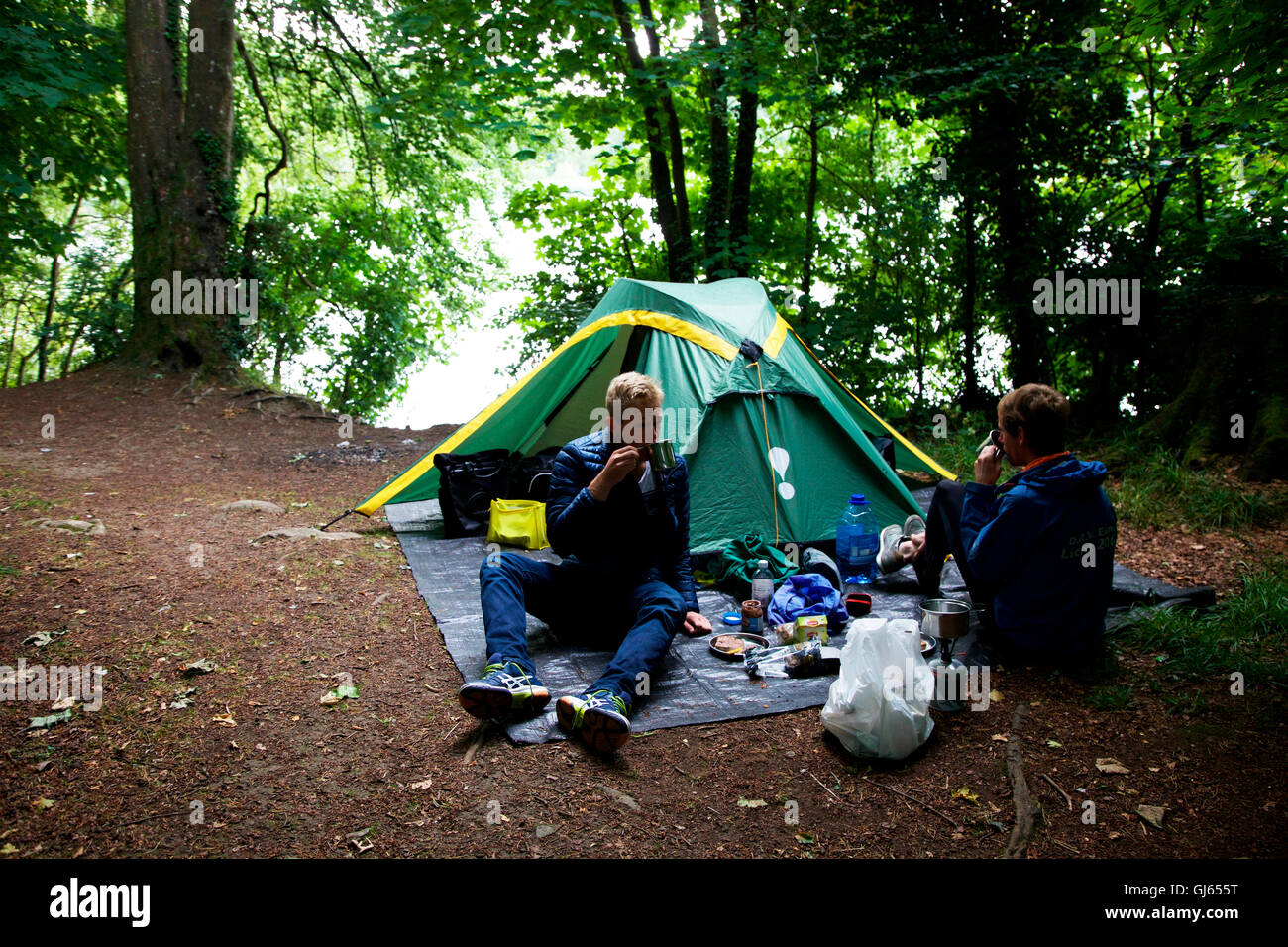 Niederländische Camper frühstücken von Lough Naglack, Carrickmacross Wald Stockfoto