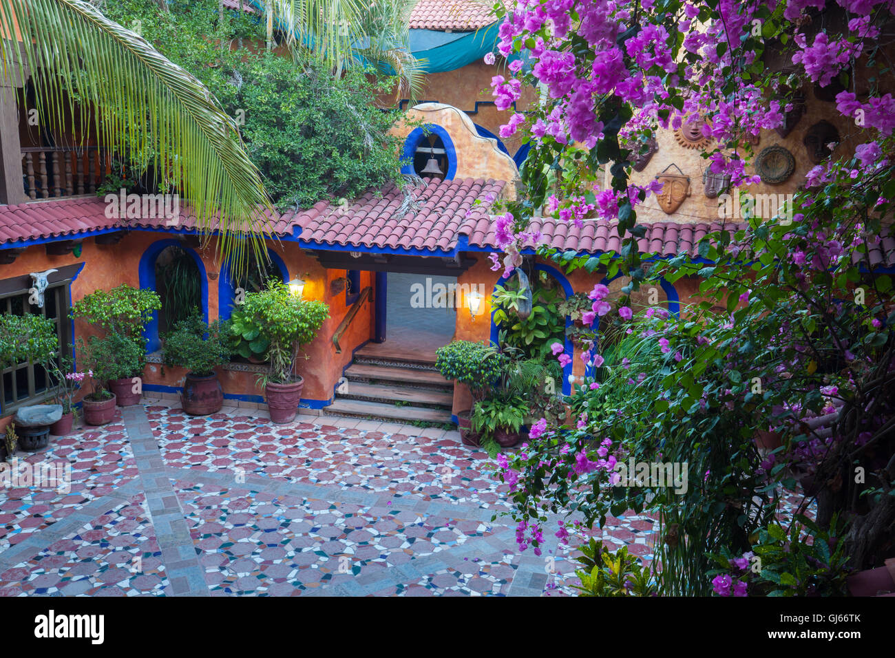 Innenhof einer kolonialen Haus in El Fuerte, Sinaloa, Mexiko. Stockfoto