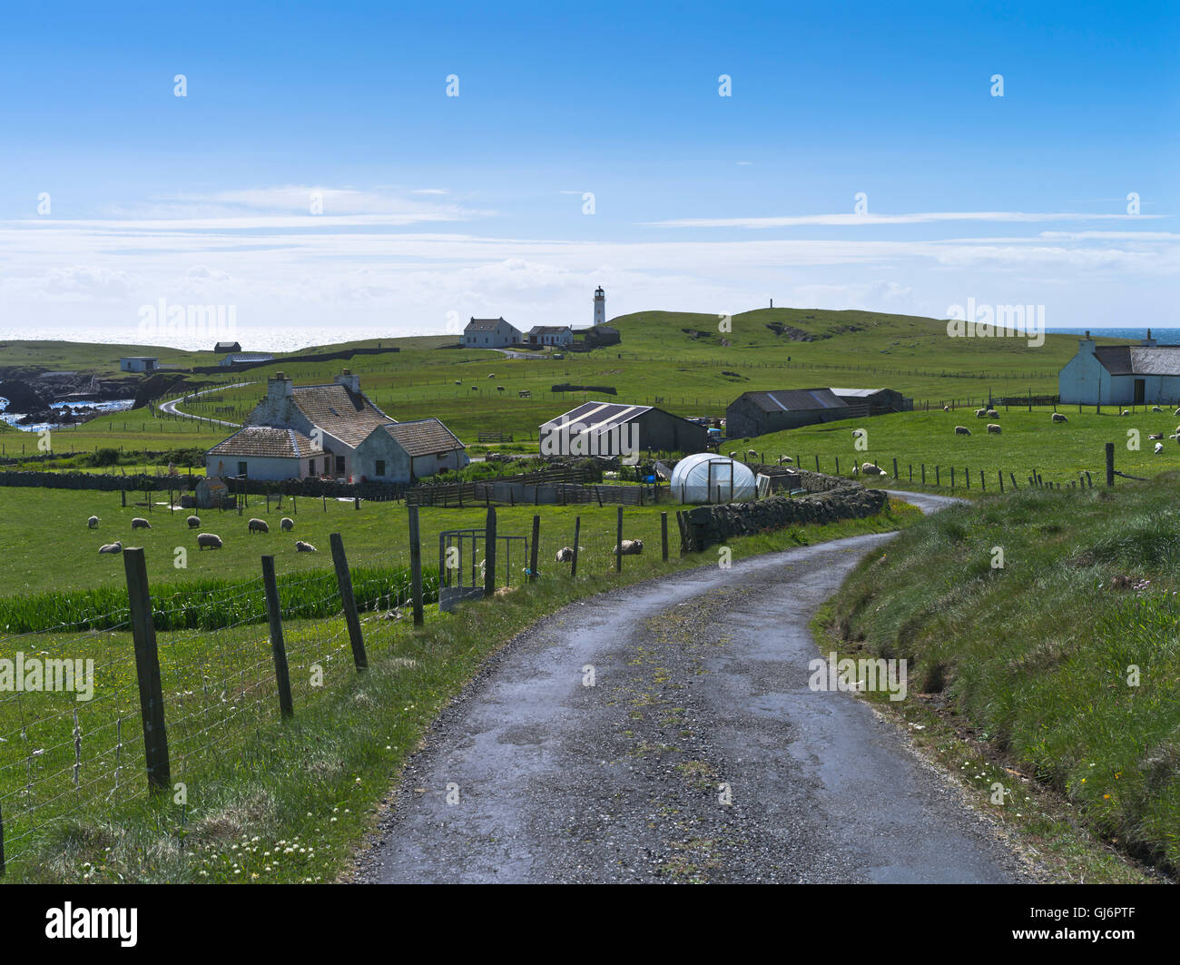 dh FAIR ISLE SHETLAND Country Lane Straße Croft Ferienhaus Häuser Stockfoto