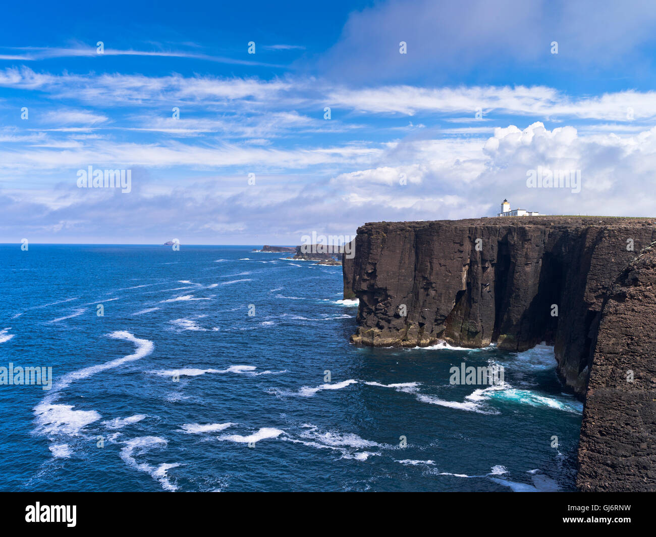 dh Esha Ness Lighthouse schottland ESHANESS SEACLIFFS SHETLAND ISLANDS Sea Cliff Top Light House uk landschaftlich schöne Northmavine Shetlands Küste großartig Großbritannien Stockfoto