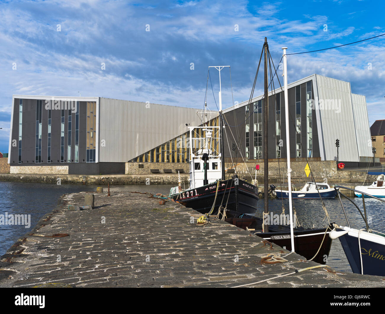 dh Hays Dock LERWICK SHETLAND modernes Kino Gebäude Komplex Hafen Boote Liegeplatz Pier Shetland Boot Stockfoto