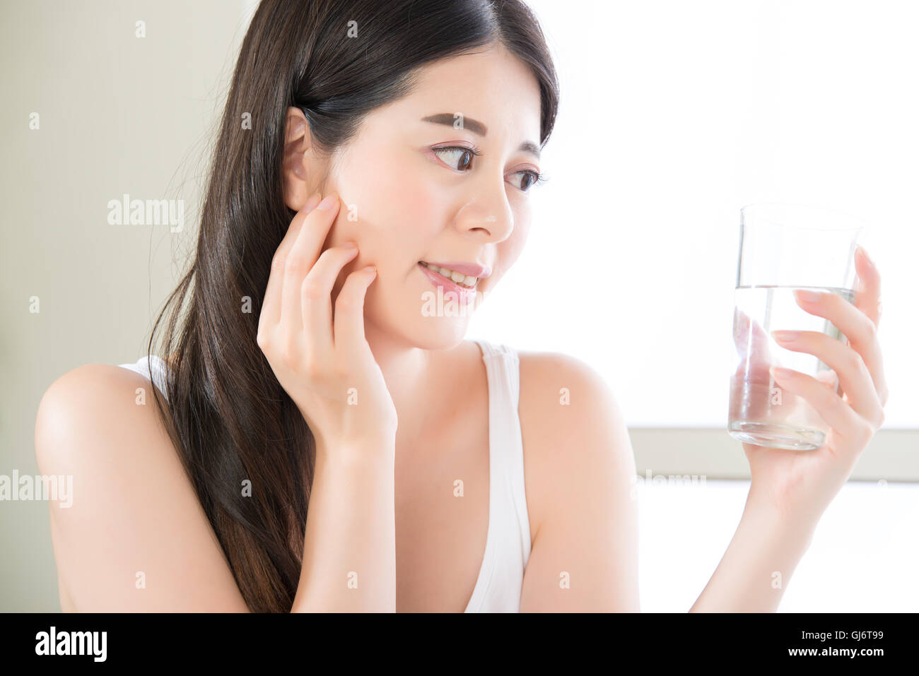 Wir lernten wie man ihr Trinkwasser zu behandeln und angemessene hygiene Stockfoto